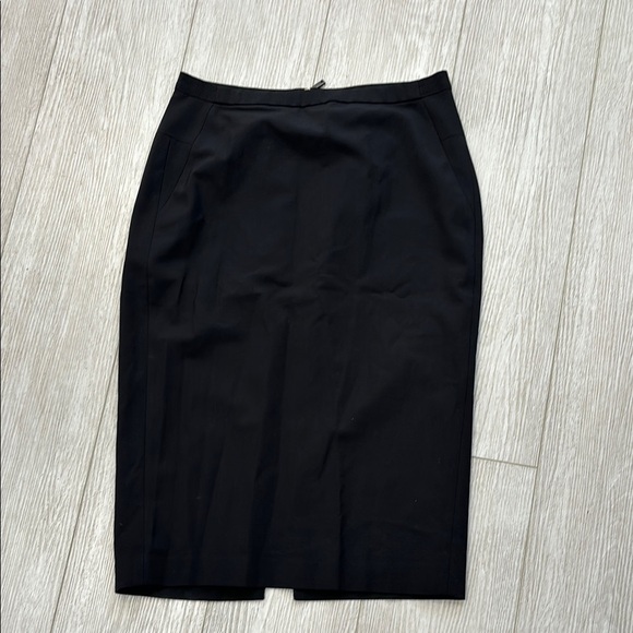 Elie Tahari Black Pencil Skirt US 6 with back zipper and lined - Picture 1 of 10